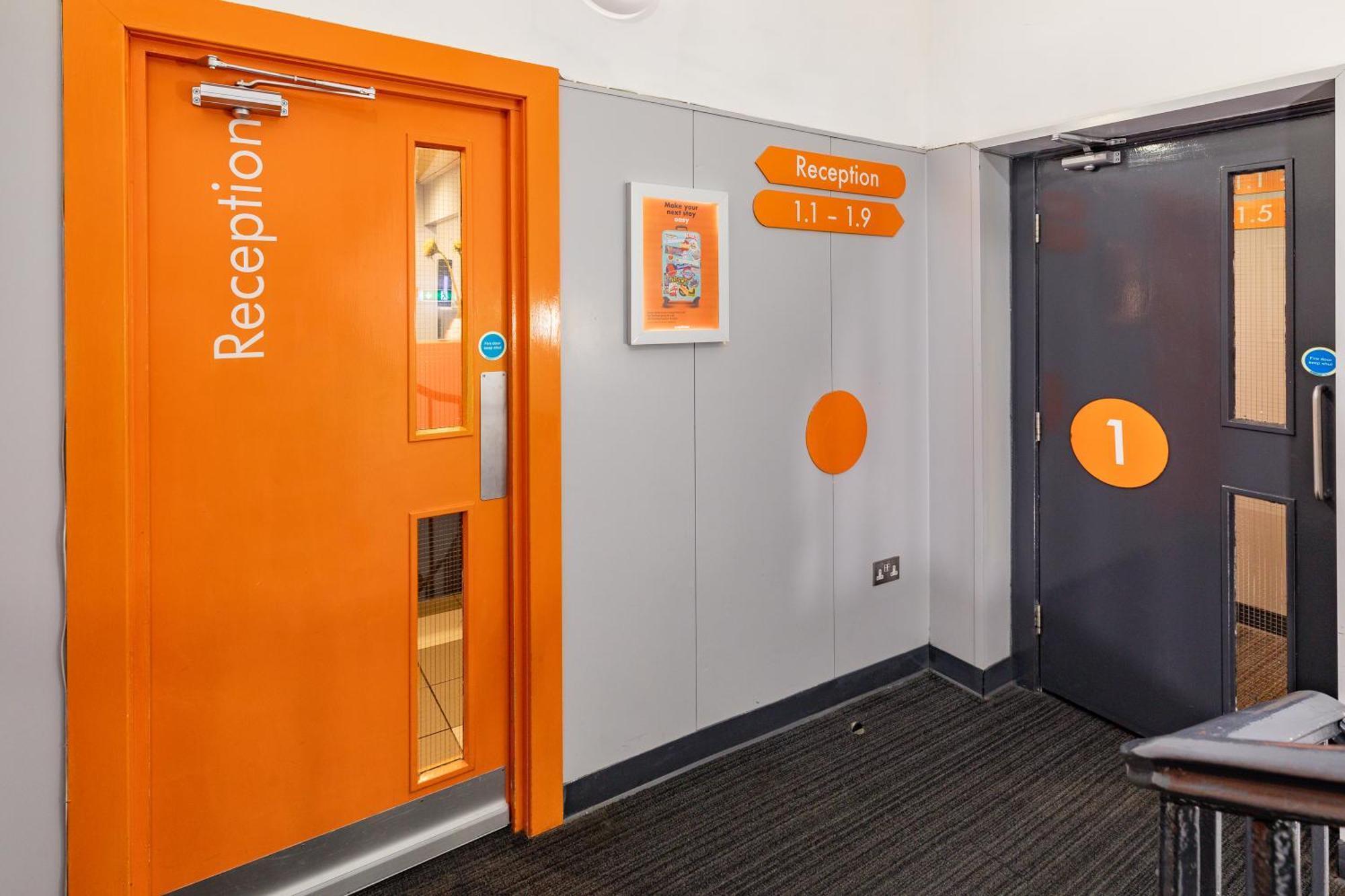 Easyhotel EDI Exterior foto