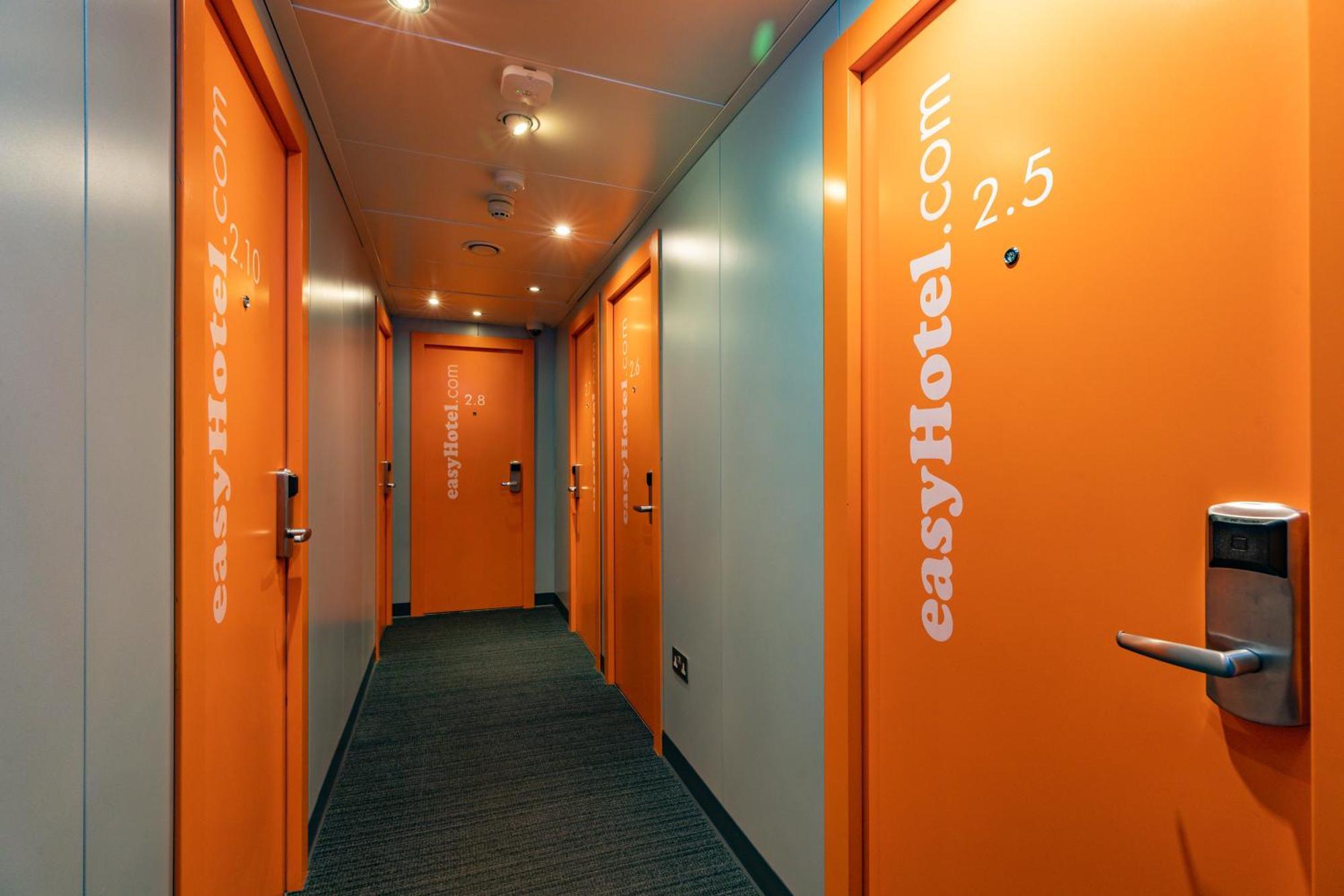 Easyhotel EDI Exterior foto